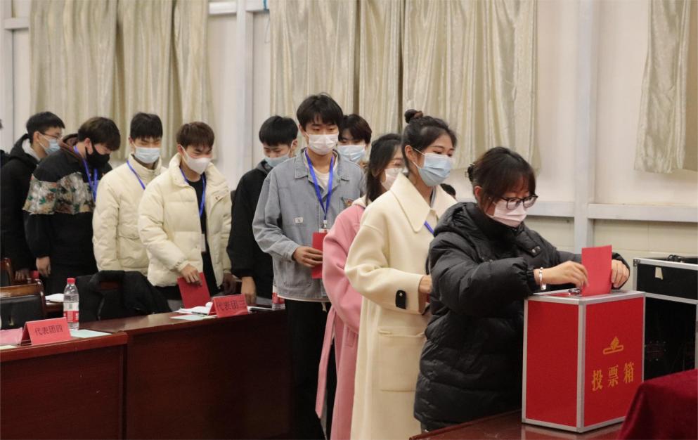 我校第十一次學(xué)生代表大會(huì)隆重召開 我校第十一次學(xué)生代表大會(huì)隆重召開