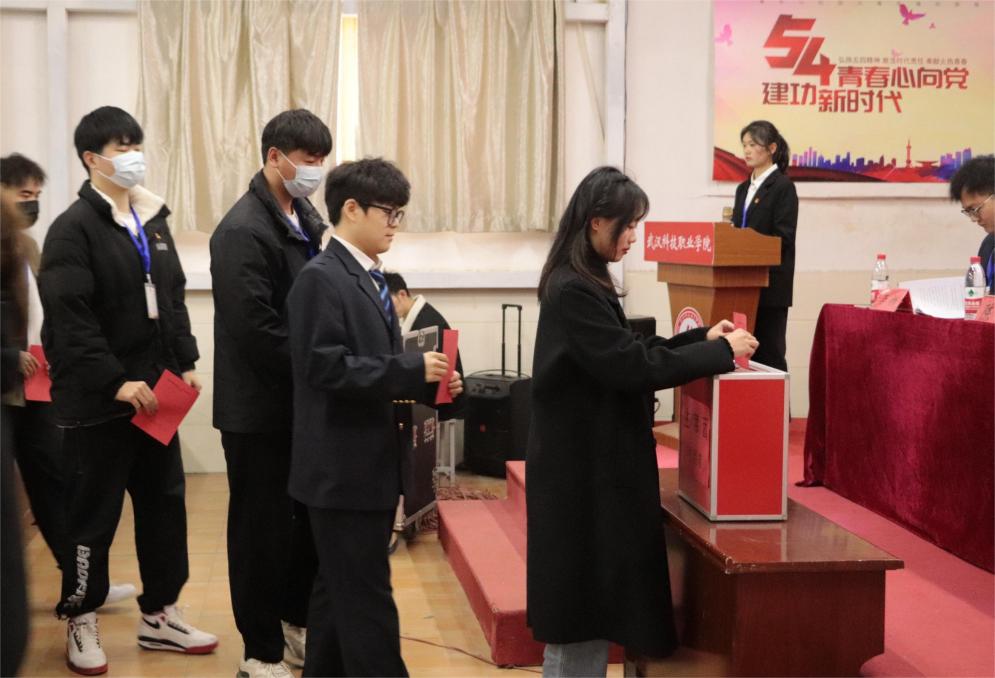 我校第十一次學(xué)生代表大會(huì)隆重召開 我校第十一次學(xué)生代表大會(huì)隆重召開