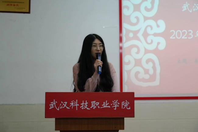 展示主持風(fēng)采，亮出青春底牌