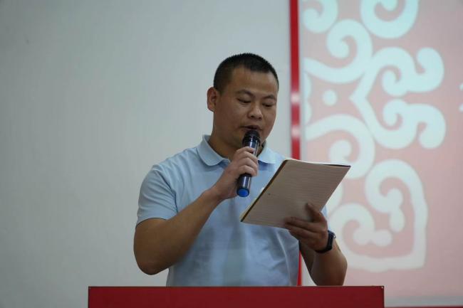 展示主持風(fēng)采，亮出青春底牌