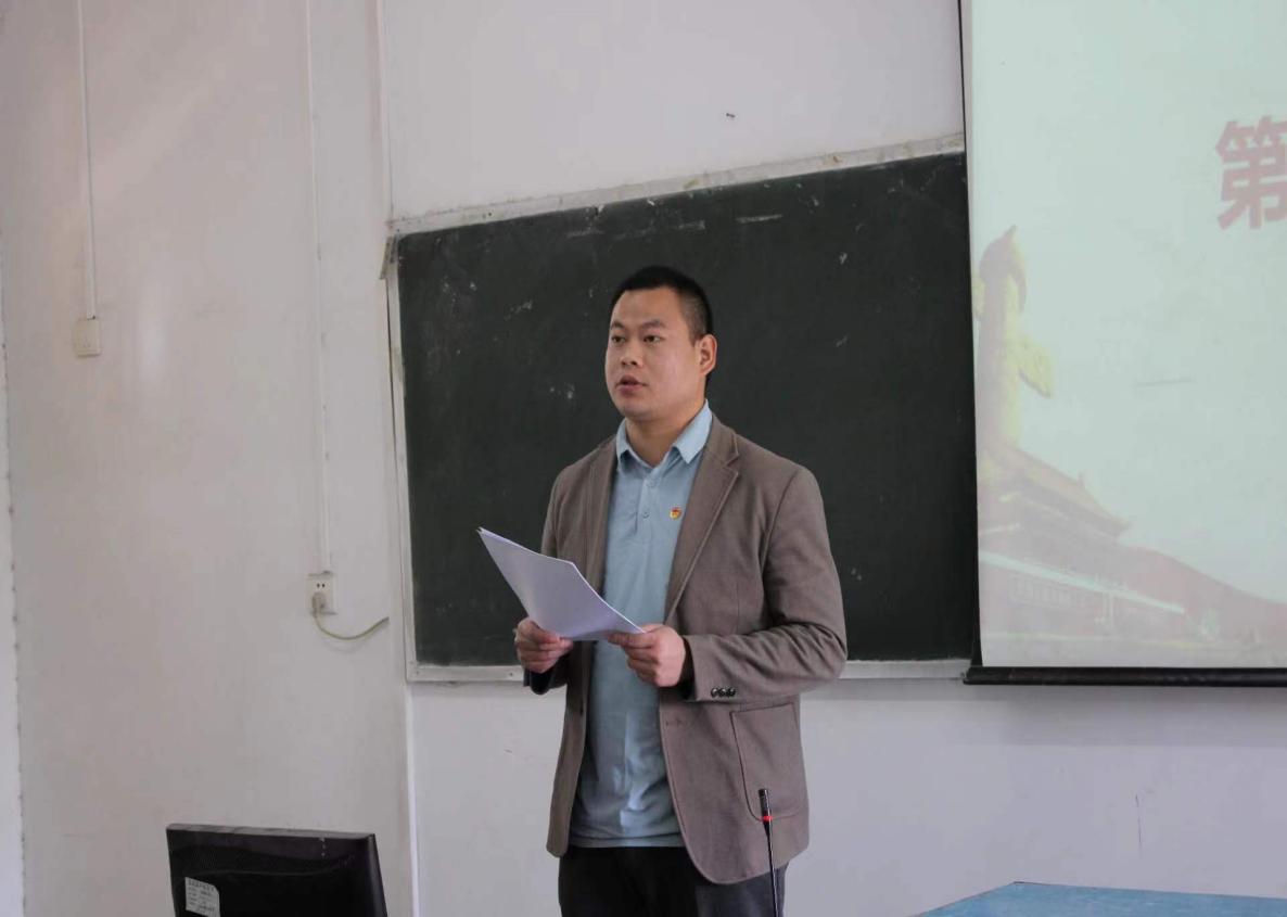 我校團委舉辦第三期團課結(jié)業(yè)典禮暨入團儀式 我校團委舉辦第三期團課結(jié)業(yè)典禮暨入團儀式