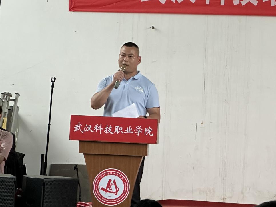 我校舉辦2022-2023學(xué)年“五四”表彰大會(huì)暨文藝匯演 我校舉辦2022-2023學(xué)年“五四”表彰大會(huì)暨文藝匯演