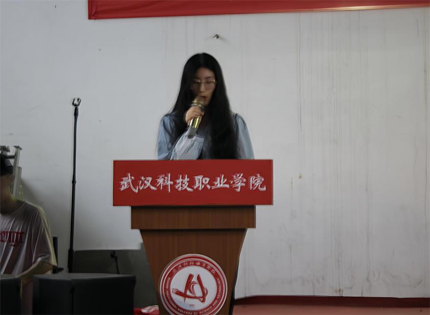 我校舉辦2022-2023學(xué)年“五四”表彰大會(huì)暨文藝匯演 我校舉辦2022-2023學(xué)年“五四”表彰大會(huì)暨文藝匯演