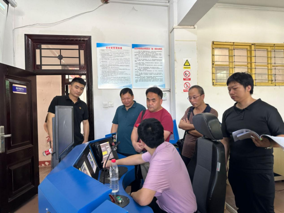 武漢光谷職業(yè)學(xué)院實(shí)驗(yàn)室安全檢查組 蒞臨我?,F(xiàn)場(chǎng)檢查 武漢光谷職業(yè)學(xué)院實(shí)驗(yàn)室安全檢查組 蒞臨我?,F(xiàn)場(chǎng)檢查