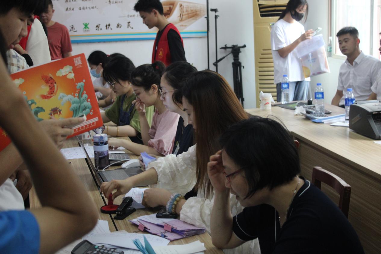 我校順利開(kāi)展迎接2023級(jí)新生報(bào)道工作