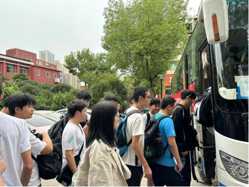 武科職學(xué)子開啟新征程:我院歡送學(xué)生赴企業(yè)實(shí)習(xí)就業(yè)! 武科職學(xué)子開啟新征程:我院歡送學(xué)生赴企業(yè)實(shí)習(xí)就業(yè)!