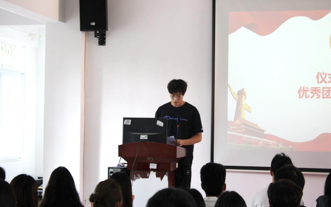 堅定不移跟黨走，青春奮進新征程 ——武漢科技職業(yè)學院第四期團課結(jié)業(yè)典禮暨入團儀式