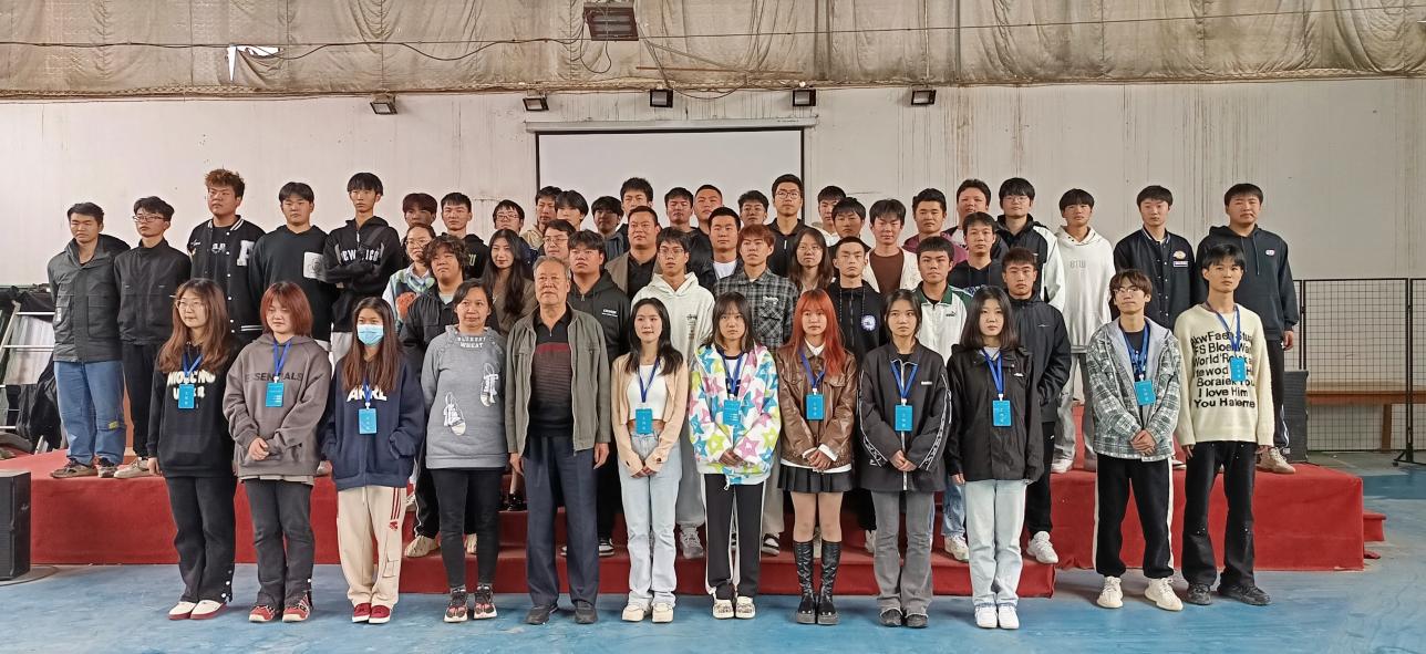 以青春之名,赴籃球之約——校團委舉行第十八屆“希望杯”籃球賽開幕式 以青春之名,赴籃球之約——校團委舉行第十八屆“希望杯”籃球賽開幕式