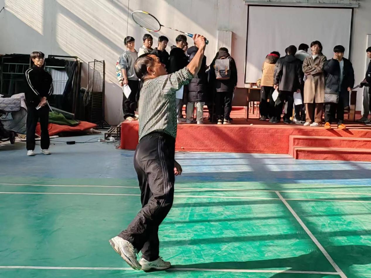 青春奮進新時代，運動逐夢向未來——武漢科技職業(yè)學院2023年秋季運動會暨教職工運動會