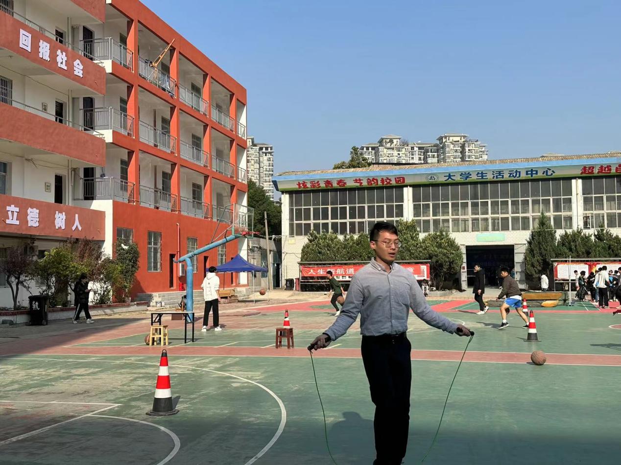 青春奮進新時代，運動逐夢向未來——武漢科技職業(yè)學院2023年秋季運動會暨教職工運動會