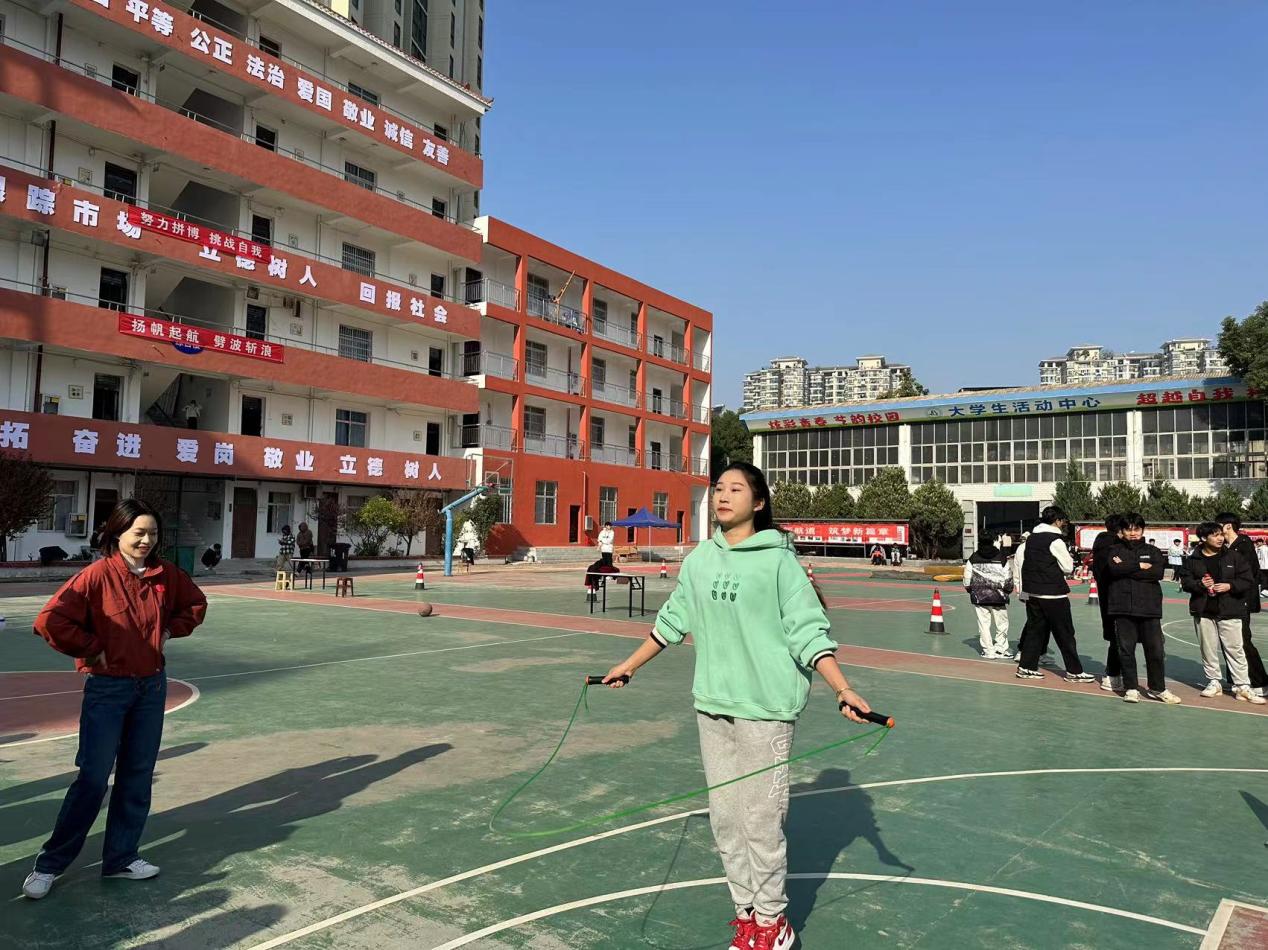 青春奮進新時代，運動逐夢向未來——武漢科技職業(yè)學院2023年秋季運動會暨教職工運動會