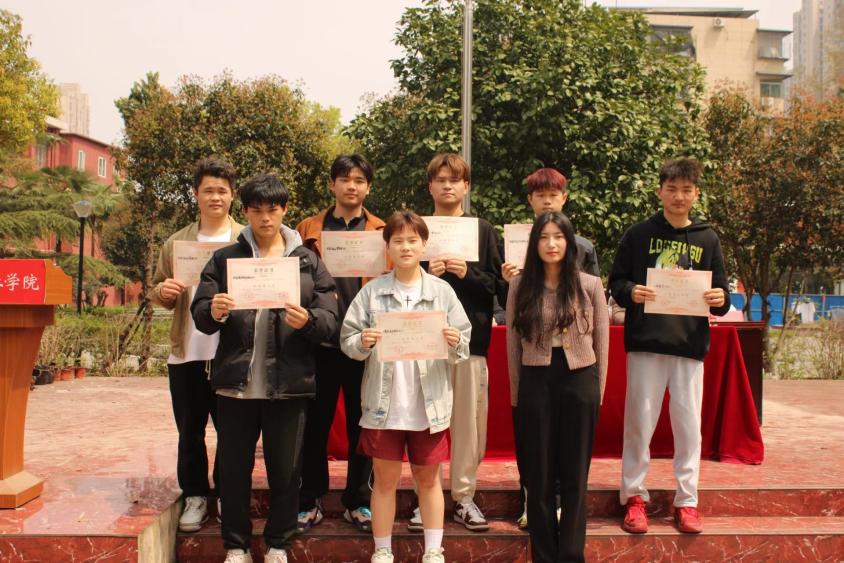 青春“籃”不住，熱血不止步 —武漢科技職業(yè)學(xué)院第十八屆“希望杯”籃球賽閉幕