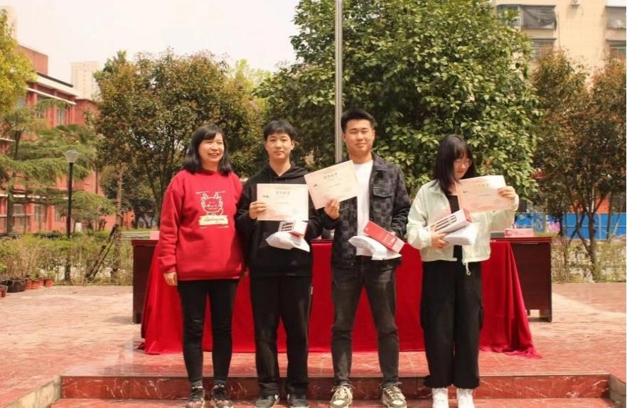 青春“籃”不住，熱血不止步 —武漢科技職業(yè)學(xué)院第十八屆“希望杯”籃球賽閉幕