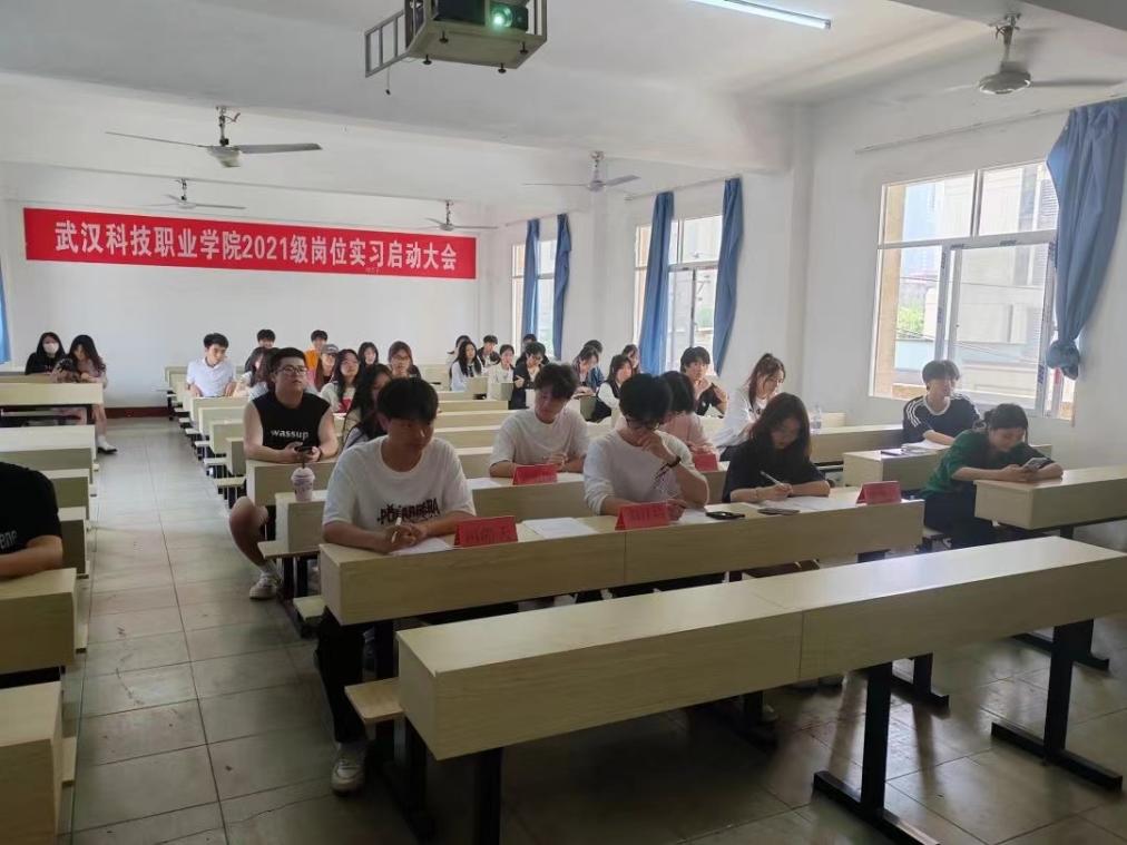 聚焦話筒，傳頌時(shí)代之聲