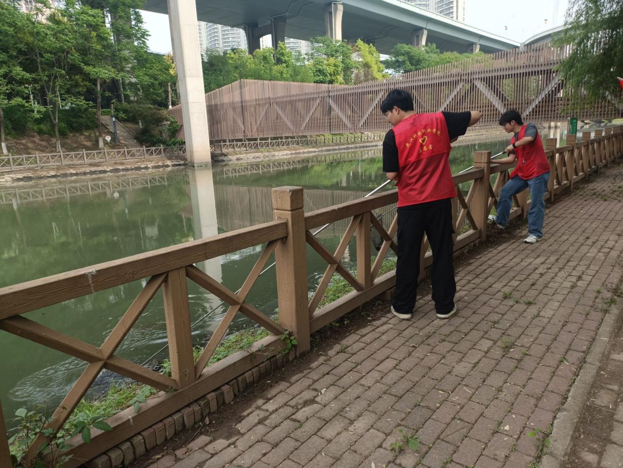 志愿之紅,共創(chuàng)新綠 志愿之紅,共創(chuàng)新綠