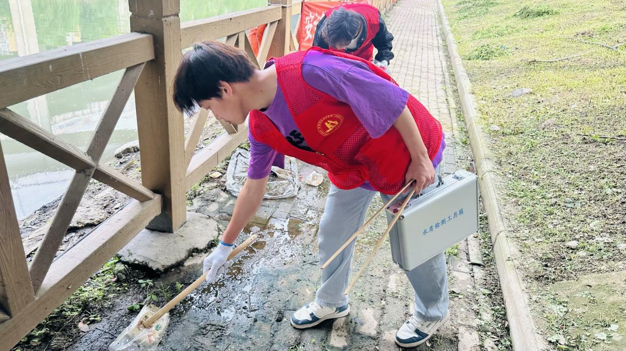 志愿之紅,共創(chuàng)新綠 志愿之紅,共創(chuàng)新綠