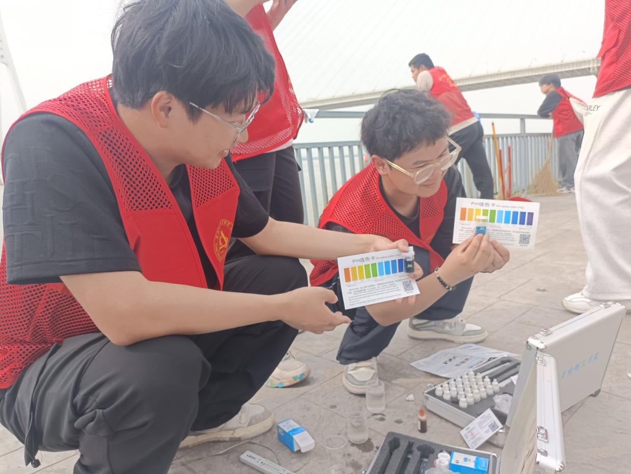 志愿之紅,共創(chuàng)新綠 志愿之紅,共創(chuàng)新綠