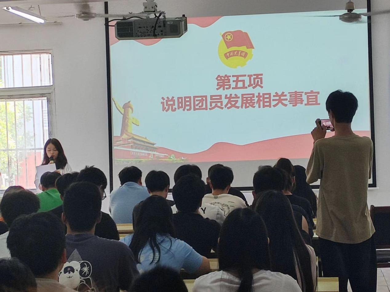 青春心向黨，奮斗新征程 ——武漢科技職業(yè)學(xué)院第五期團(tuán)課結(jié)業(yè)典禮暨入團(tuán)儀式