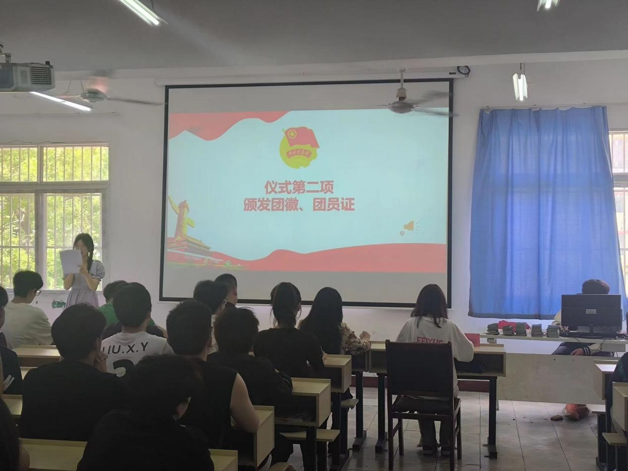 青春心向黨，奮斗新征程 ——武漢科技職業(yè)學(xué)院第五期團(tuán)課結(jié)業(yè)典禮暨入團(tuán)儀式