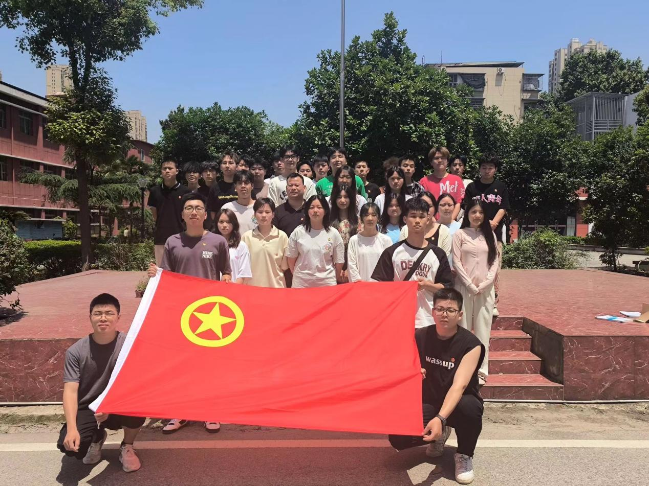 青春心向黨，奮斗新征程 ——武漢科技職業(yè)學(xué)院第五期團(tuán)課結(jié)業(yè)典禮暨入團(tuán)儀式