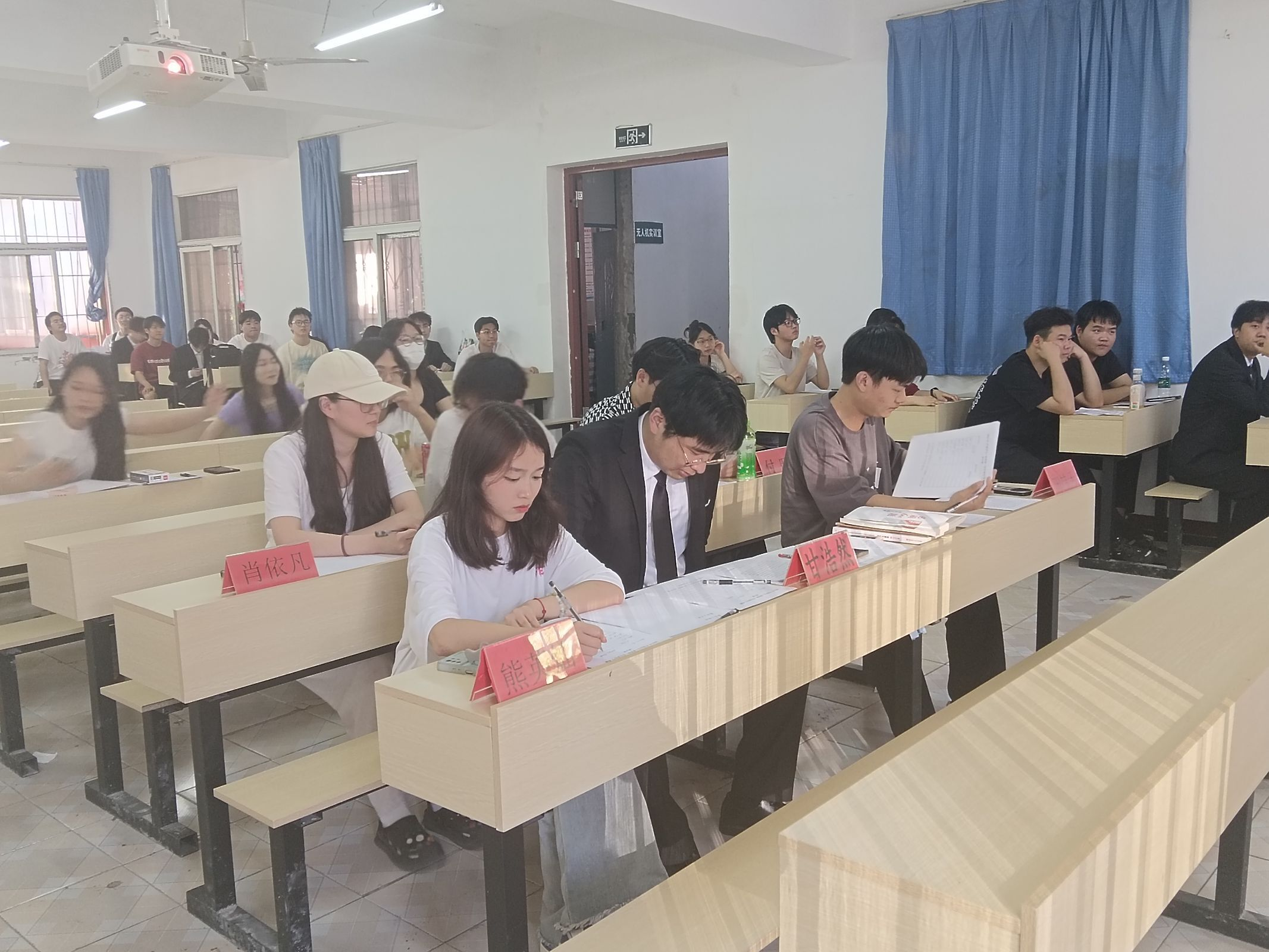 青春之聲,激蕩思想火花 2024年“悅學(xué)習(xí)·躍青春—百生講壇”校賽 青春之聲,激蕩思想火花 2024年“悅學(xué)習(xí)·躍青春—百生講壇”校賽