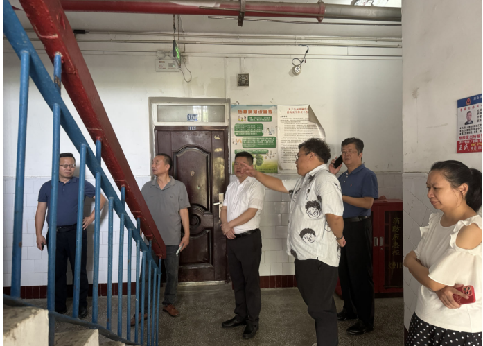 武漢市教育局領(lǐng)導(dǎo)實(shí)地指導(dǎo)我校開學(xué)迎新準(zhǔn)備工作 武漢市教育局領(lǐng)導(dǎo)實(shí)地指導(dǎo)我校開學(xué)迎新準(zhǔn)備工作