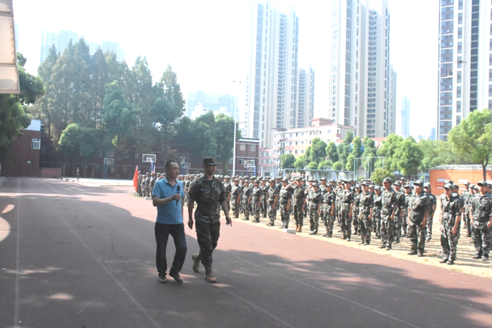 武漢科技職業(yè)學(xué)院舉行2024級(jí)新生開學(xué)典禮暨軍訓(xùn)結(jié)營(yíng)儀式