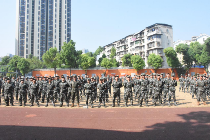 武漢科技職業(yè)學(xué)院舉行2024級(jí)新生開學(xué)典禮暨軍訓(xùn)結(jié)營(yíng)儀式