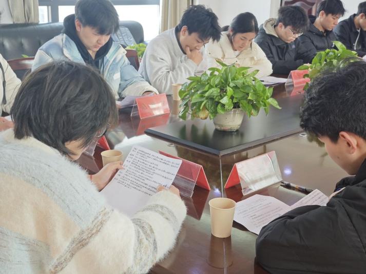 凝聚青春力量，共筑團(tuán)結(jié)夢想 ——武漢科技職業(yè)學(xué)院24級團(tuán)組織生活會紀(jì)實(shí)