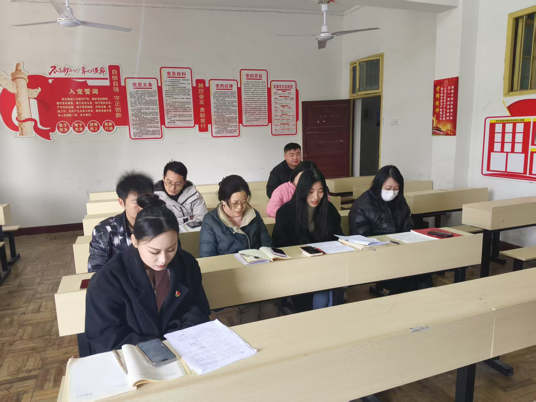 扎實(shí)開(kāi)展組織生活會(huì)，增強(qiáng)支部凝聚力向心力