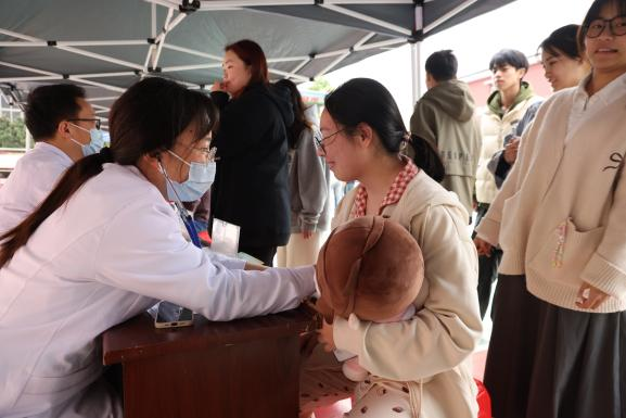 醫(yī)校共建，關(guān)愛師生健康