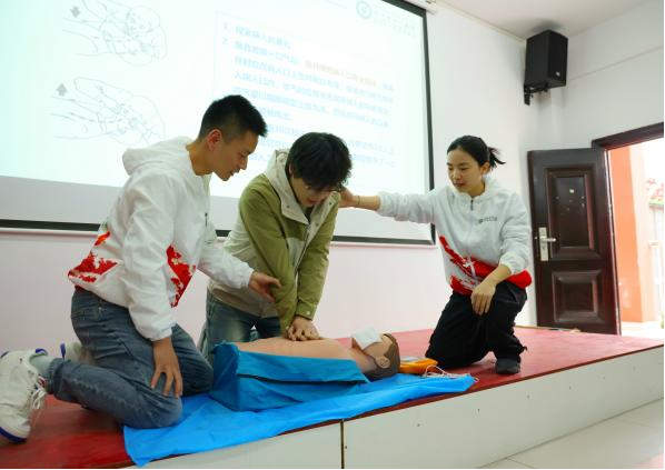 醫(yī)校共建，關(guān)愛師生健康