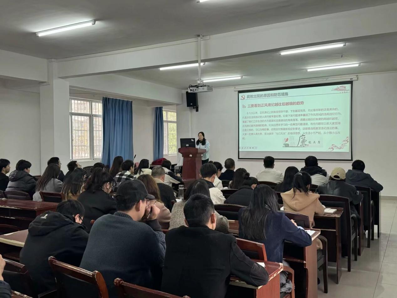 武漢科技職業(yè)學(xué)院黨委深入貫徹中央八項規(guī)定精神學(xué)習(xí)教育讀書班開班儀式暨專題輔導(dǎo)報告會順利舉行