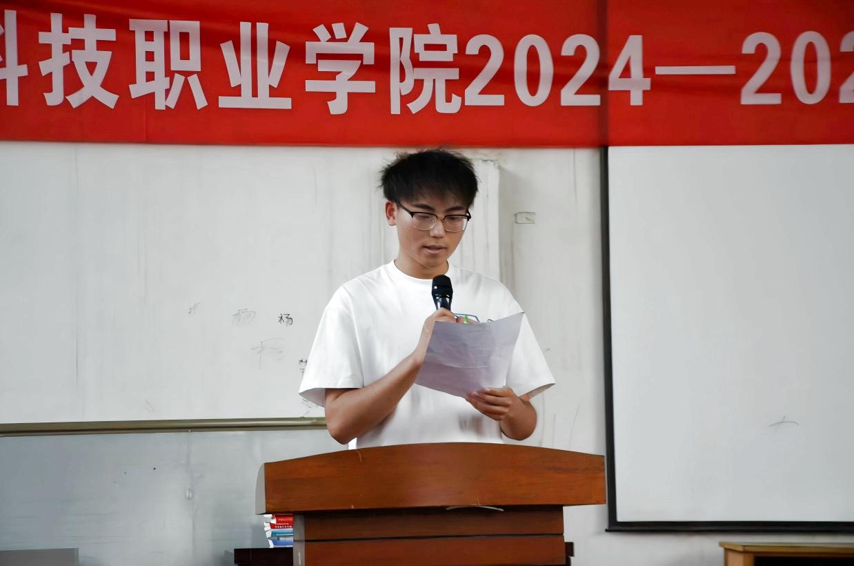 以青春之名，赴時代之約 ——武漢科技職業(yè)學(xué)院2024-2025學(xué)年“五四”表彰大會暨文藝匯演隆重舉辦