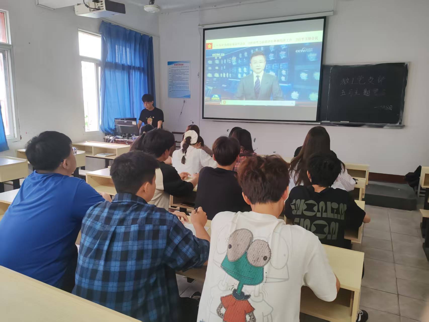 以八項(xiàng)規(guī)定為筆，繪作風(fēng)建設(shè)新卷