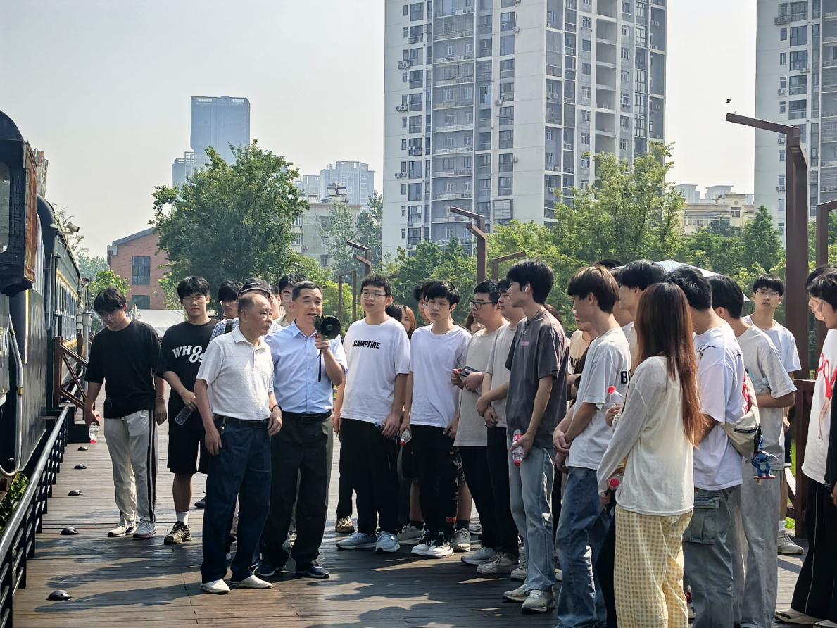 尋跡百年武九，解碼匠心傳承——我院開展四美塘文化公園沉浸式實踐活動