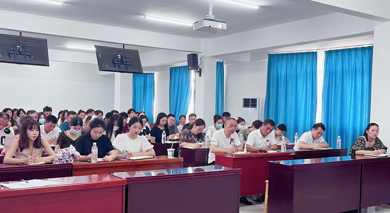 總結(jié)過(guò)往明方向，展望未來(lái)啟新程 ——武漢科技職業(yè)學(xué)院2024-2025學(xué)年教職工大會(huì)順利召開(kāi)