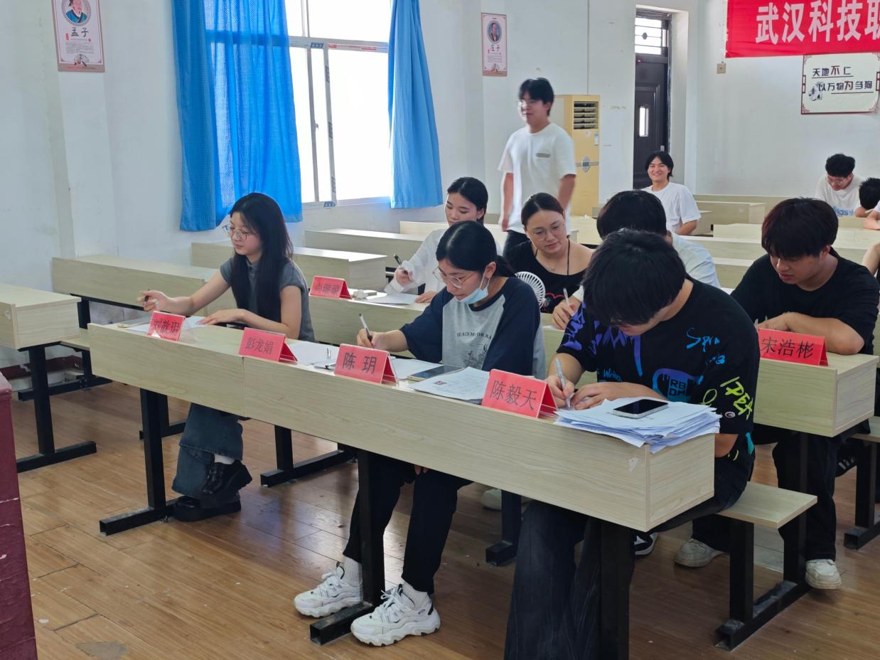 薪火相傳,共筑未來 薪火相傳,共筑未來