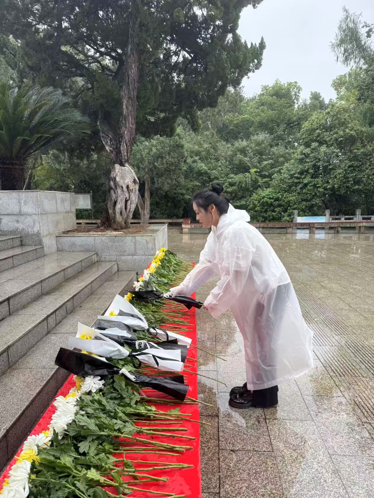 風(fēng)雨寄哀思，精神永傳承 ——我院師生赴施洋烈士陵園開展祭掃活動(dòng)