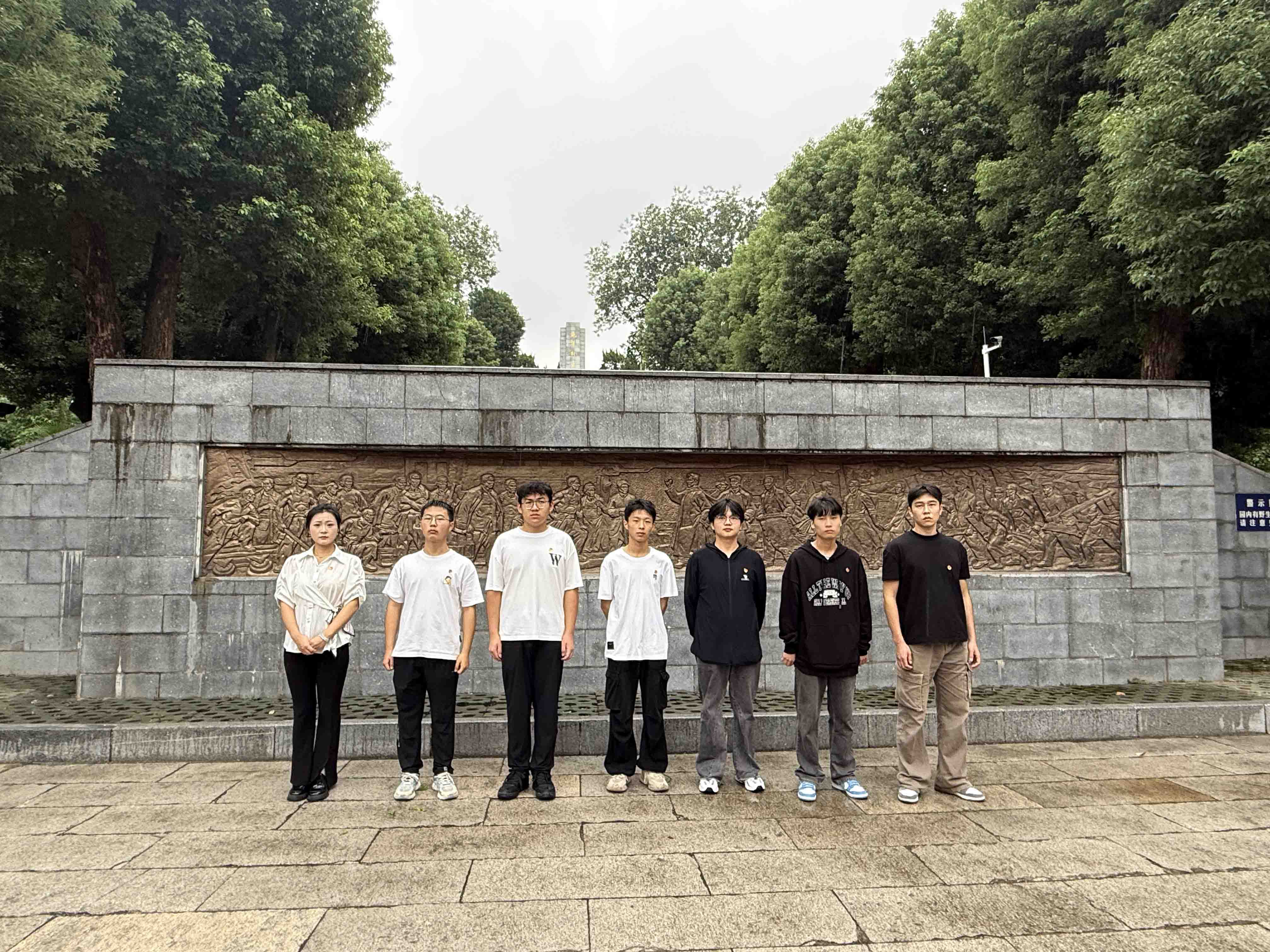 風(fēng)雨寄哀思，精神永傳承 ——我院師生赴施洋烈士陵園開展祭掃活動(dòng)