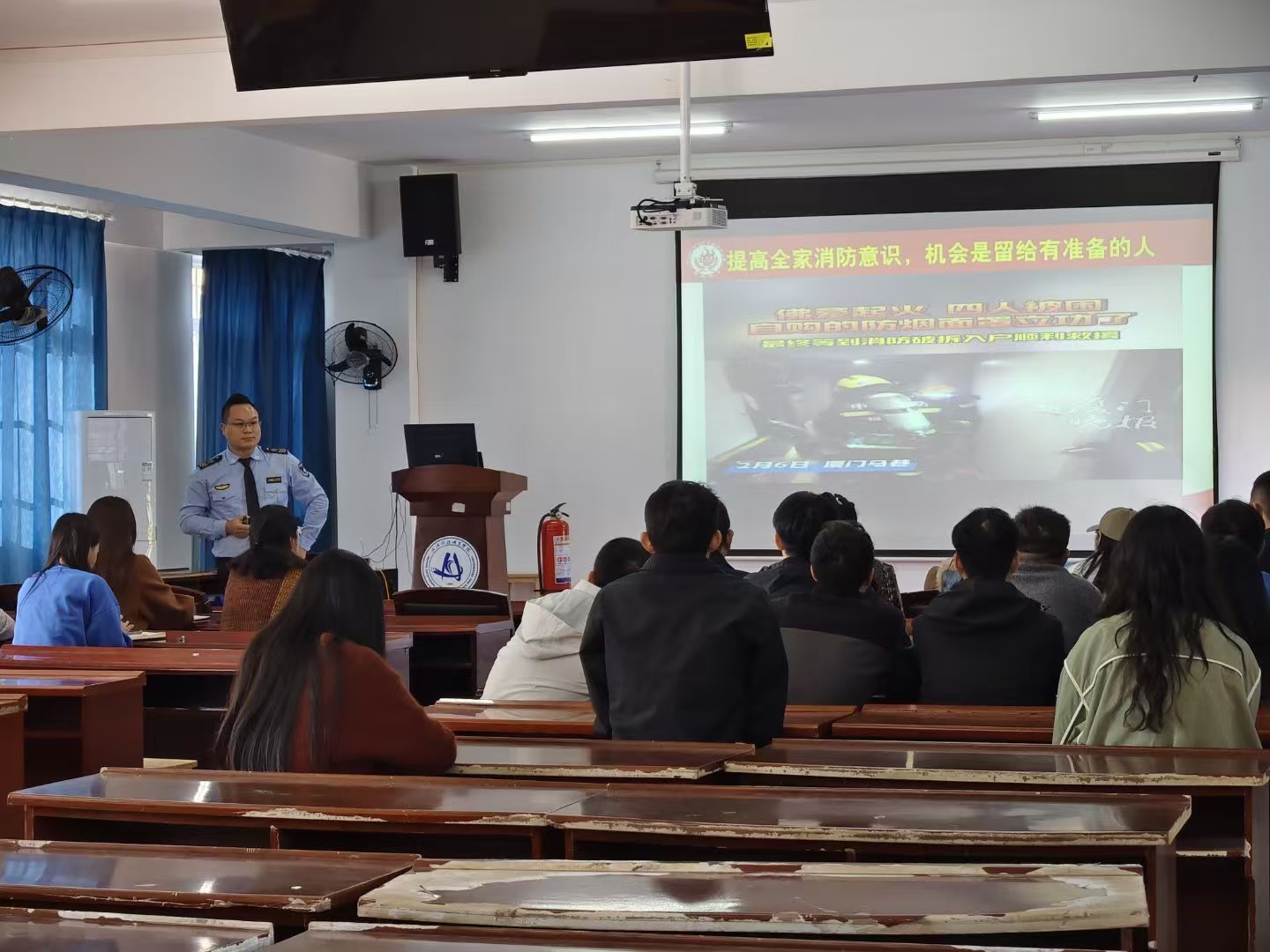 武漢科技職業(yè)學院開展消防安全專題培訓 暨實戰(zhàn)演練——筑牢校園安全防線 武漢科技職業(yè)學院開展消防安全專題培訓 暨實戰(zhàn)演練——筑牢校園安全防線