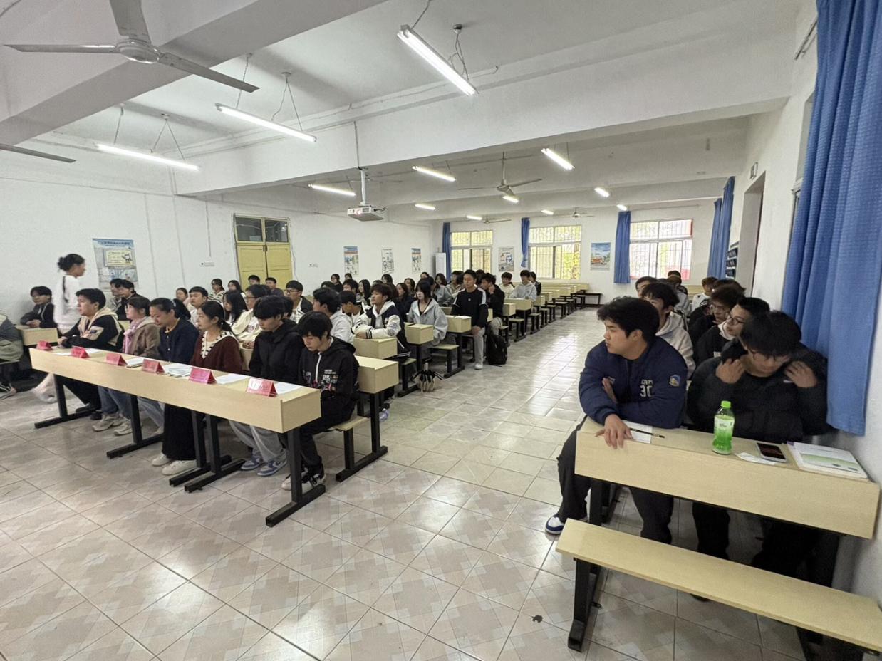 武漢科技職業(yè)學院第八期團課開班儀式順利舉行