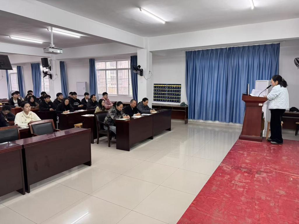 淬煉初心強(qiáng)作風(fēng) 砥礪奮進(jìn)啟新程—— 武漢科技職業(yè)學(xué)院舉行預(yù)備黨員宣誓儀式暨作風(fēng)建設(shè)專題學(xué)習(xí)