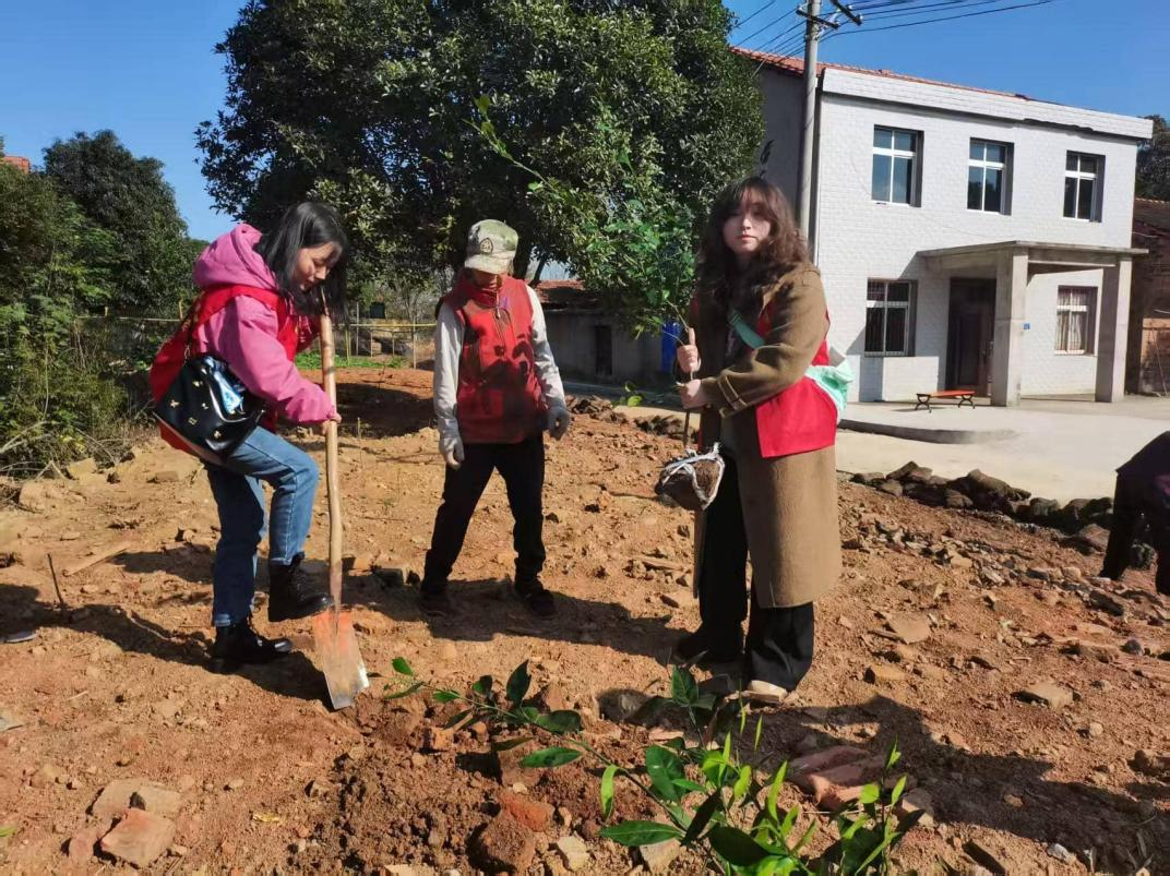 黨建賦能鄉(xiāng)村振興 校社共建書寫新篇——我院攜手中鐵花園社區(qū)赴光明村開展黨建共建活動