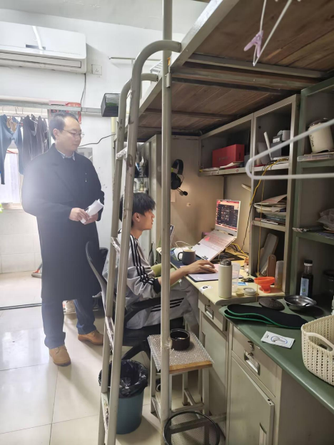 我院開展學生宿舍衛(wèi)生安全大檢查 共筑平安校園