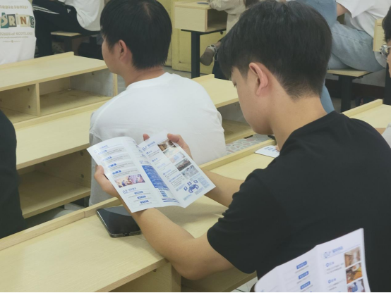 學(xué)校攜手美的集團(tuán)舉行2025年秋季崗位實(shí)習(xí)企業(yè)宣講會(huì) 學(xué)校攜手美的集團(tuán)舉行2025年秋季崗位實(shí)習(xí)企業(yè)宣講會(huì)