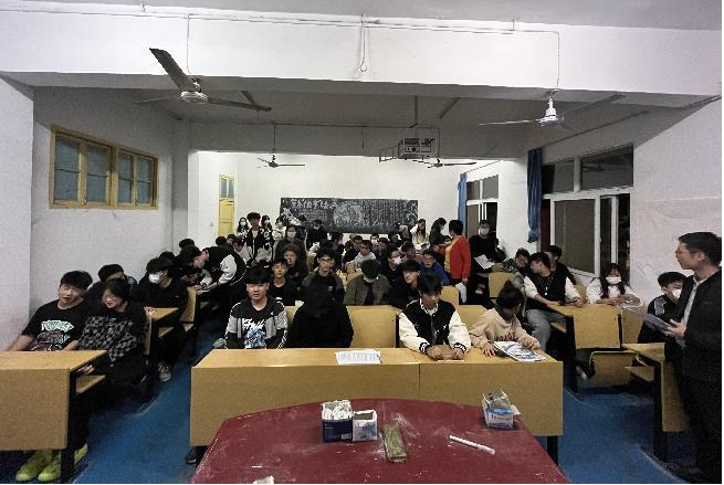 創(chuàng)造整潔環(huán)境 構建安全寢室