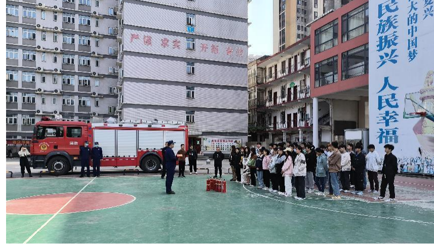 我校開展消防應急演練