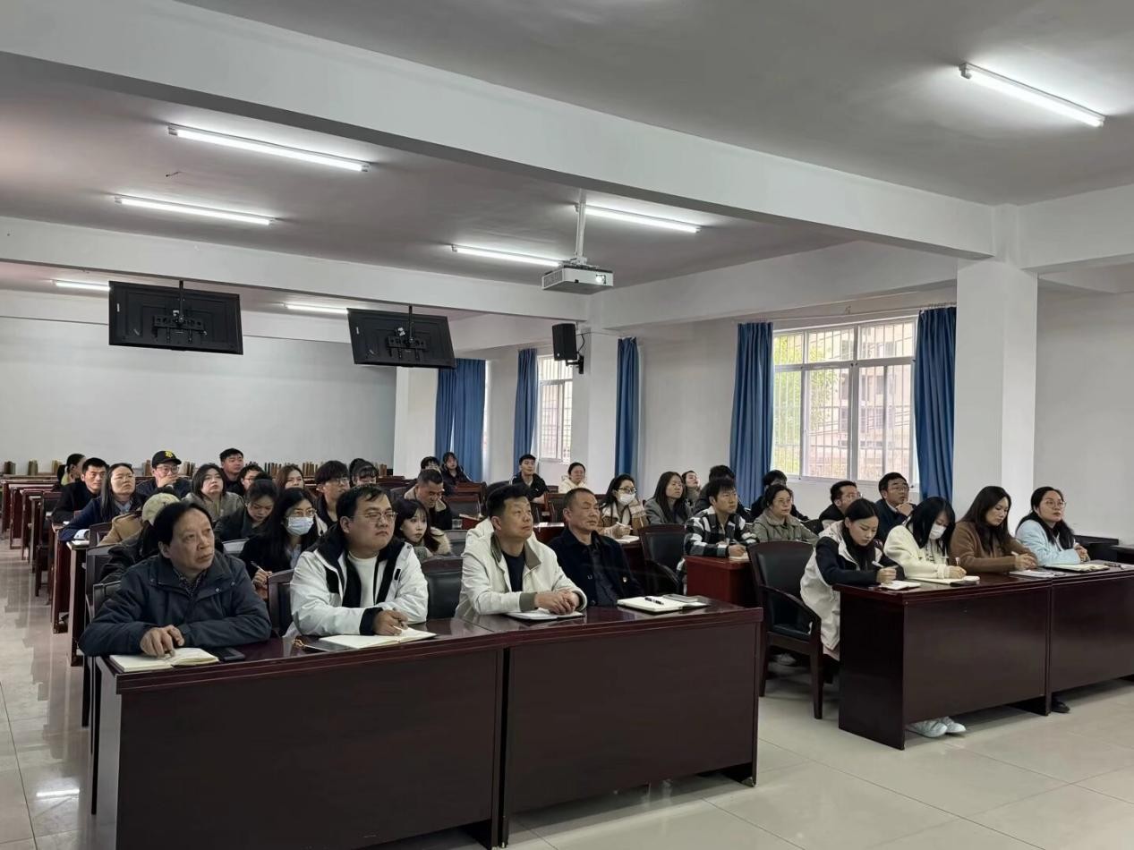 武漢科技職業(yè)學(xué)院黨委深入貫徹中央八項(xiàng)規(guī)定精神學(xué)習(xí)教育讀書班開班儀式暨專題輔導(dǎo)報(bào)告會(huì)順利舉行