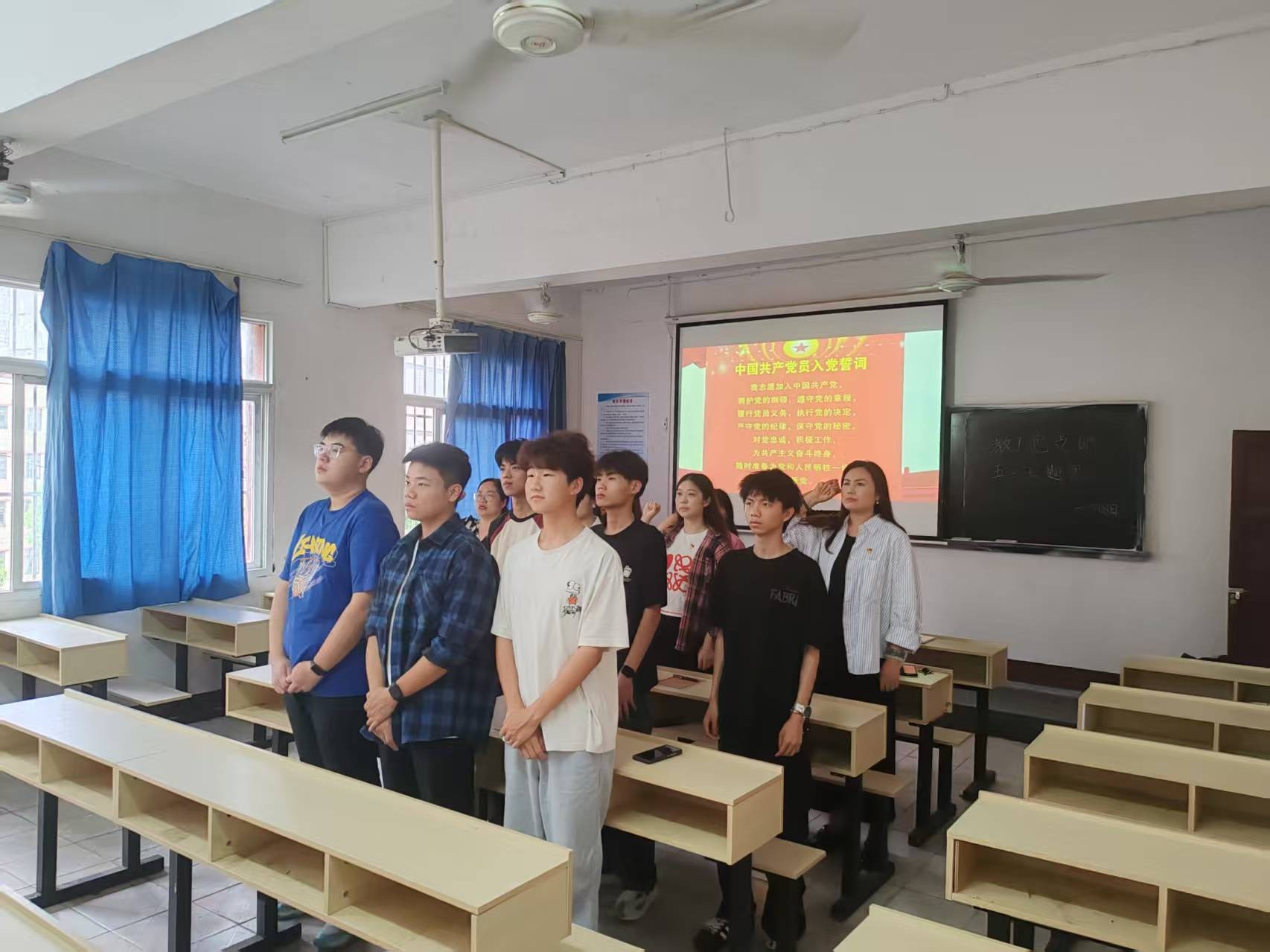 以八項(xiàng)規(guī)定為筆，繪作風(fēng)建設(shè)新卷